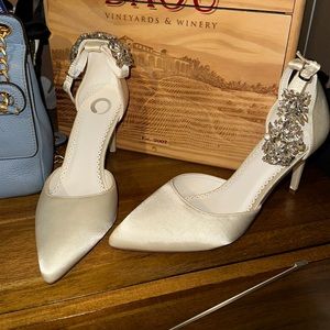Women’s wedding pumps